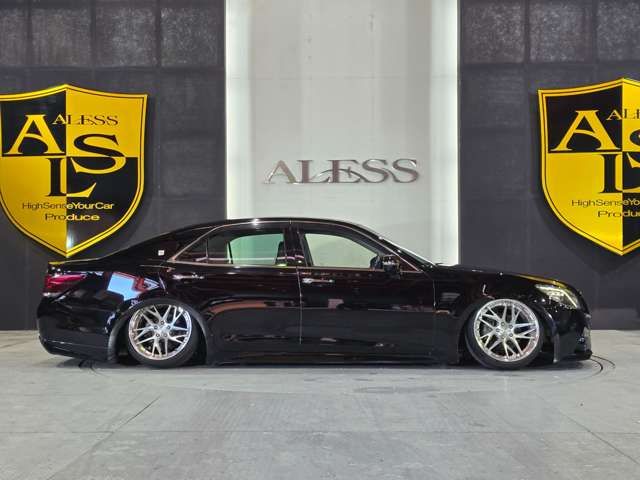 CROWN sedan hybrid