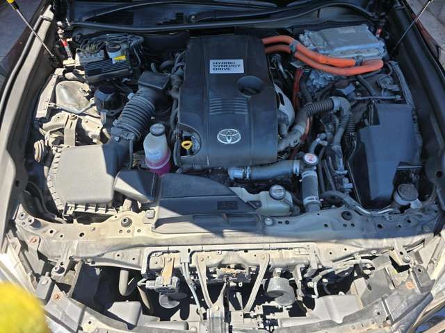 CROWN sedan hybrid