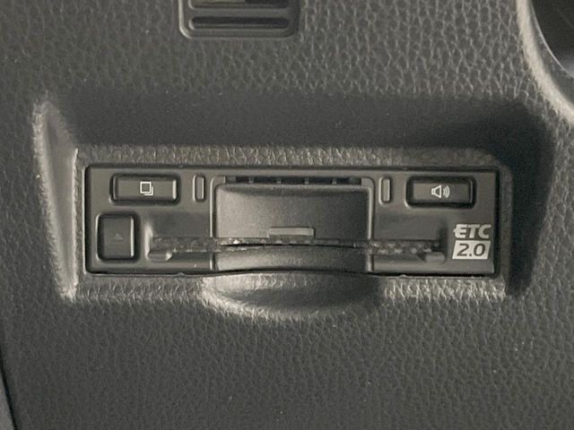 VOXY HYBRID 4WD