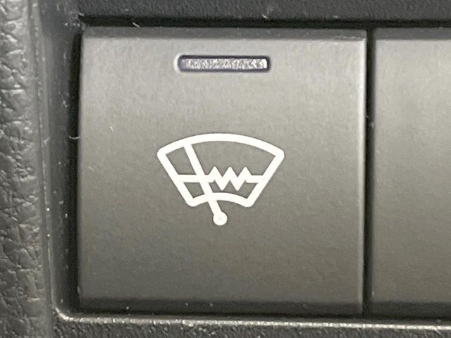 VOXY HYBRID 4WD