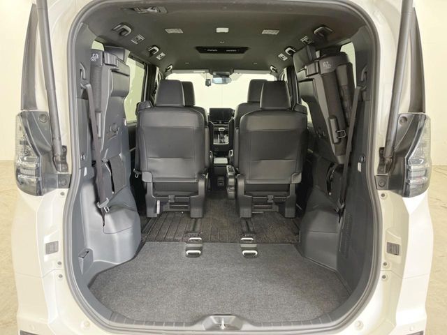 VOXY HYBRID 4WD
