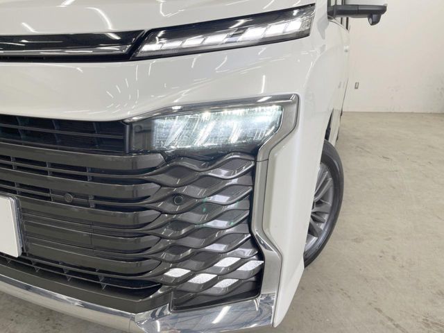 VOXY HYBRID 4WD