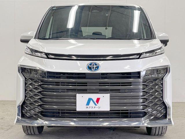 VOXY HYBRID 4WD