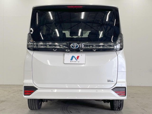 VOXY HYBRID 4WD