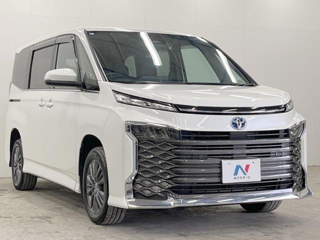 VOXY HYBRID 4WD