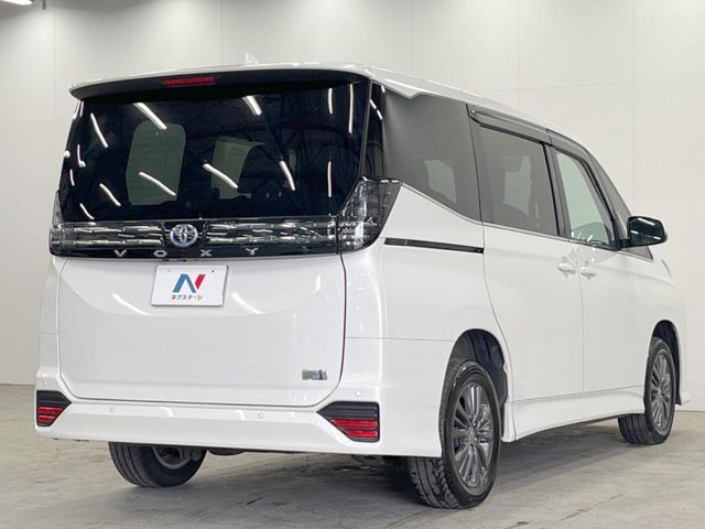 VOXY HYBRID 4WD