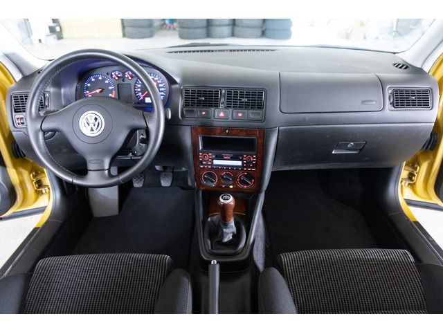 VOLKSWAGEN GOLF 4WD