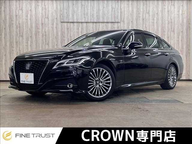 CROWN sedan hybrid