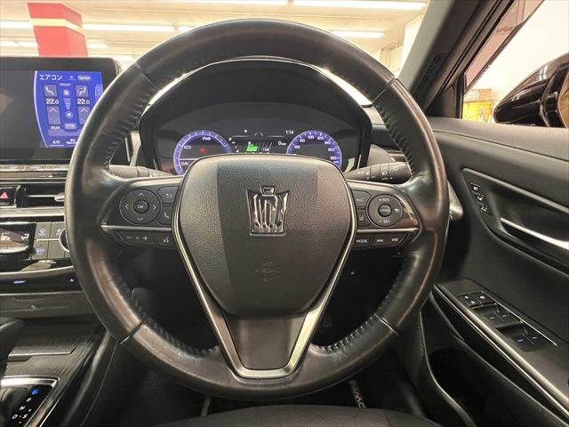 CROWN sedan hybrid
