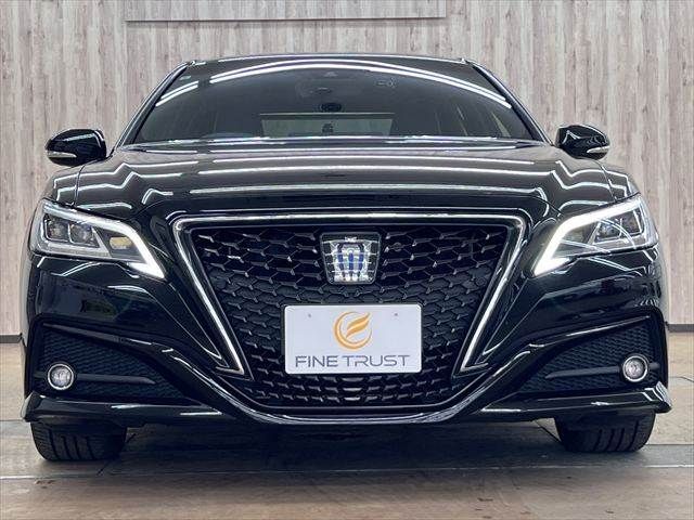 CROWN sedan hybrid