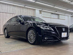 CROWN sedan hybrid