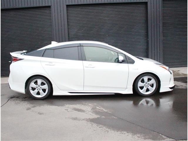 PRIUS 4WD