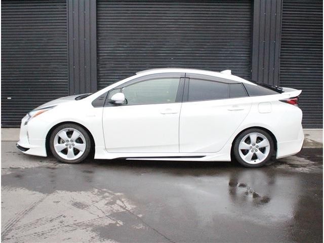 PRIUS 4WD