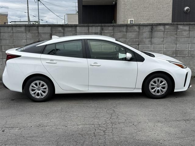 PRIUS 4WD
