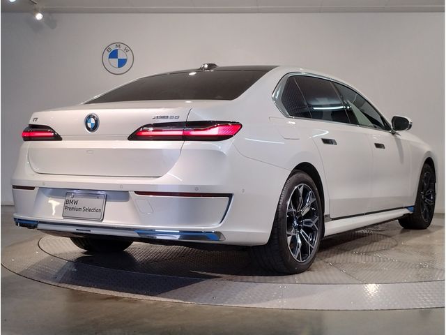 BMW i7