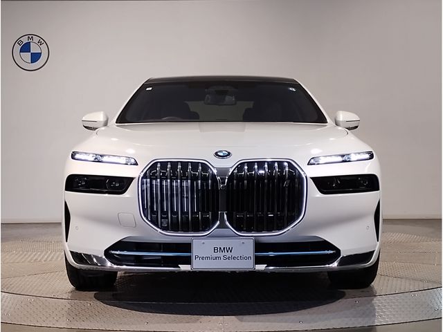 BMW i7
