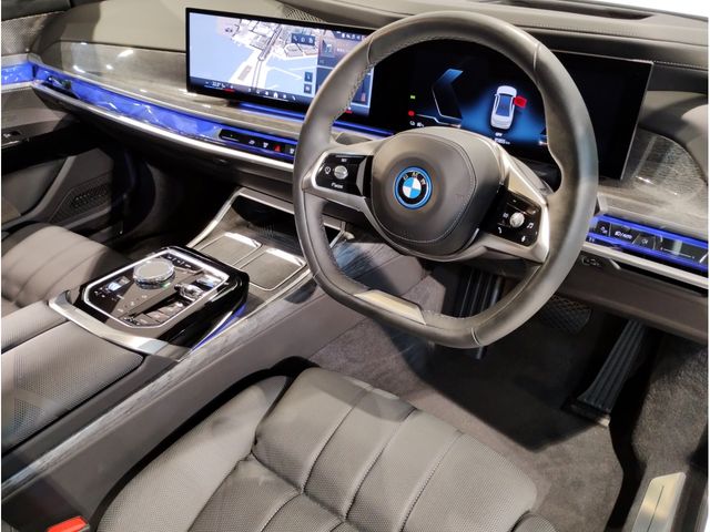 BMW i7