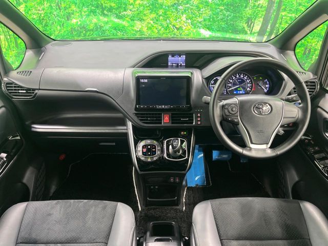 VOXY HYBRID