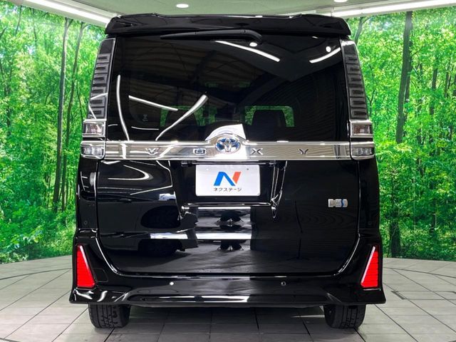 VOXY HYBRID