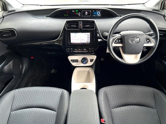 PRIUS 4WD