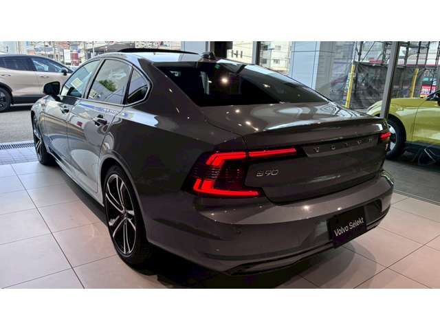 VOLVO S90