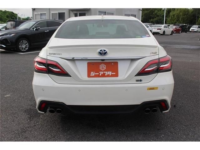CROWN sedan hybrid