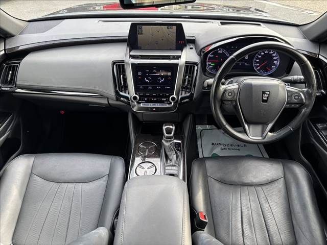 CROWN sedan hybrid