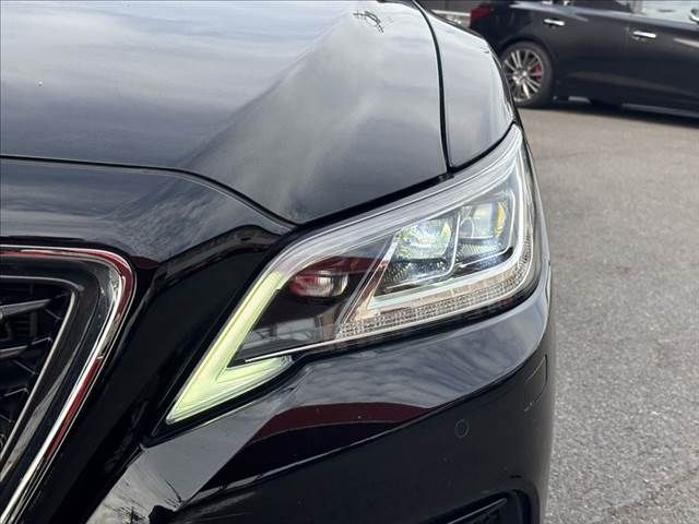 CROWN sedan hybrid