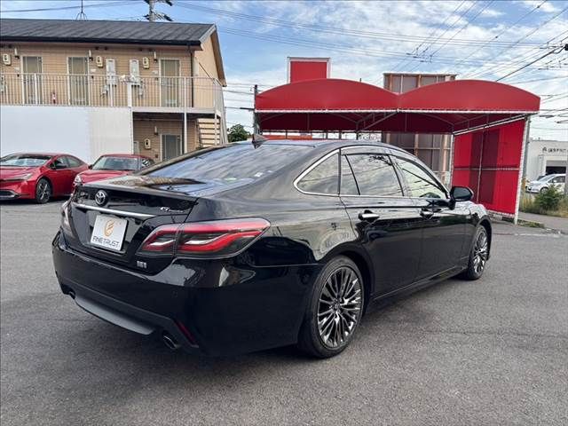 CROWN sedan hybrid