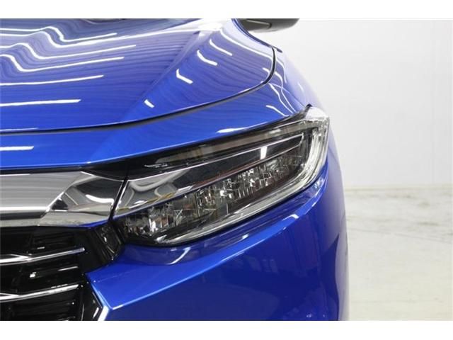 INSIGHT sedan