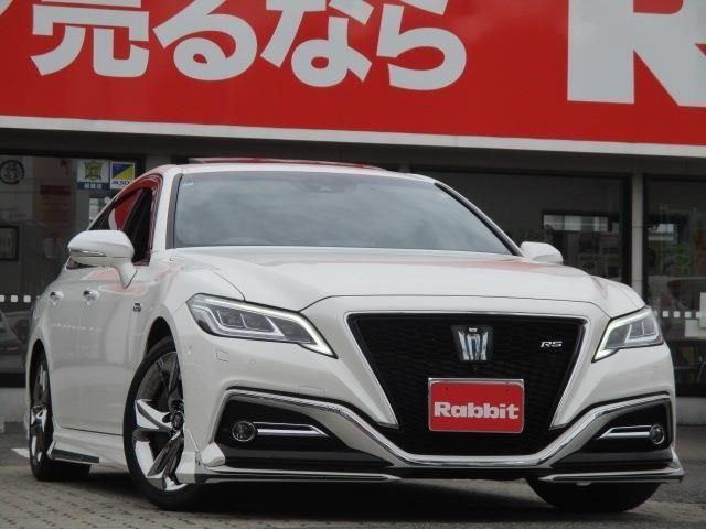 CROWN sedan hybrid