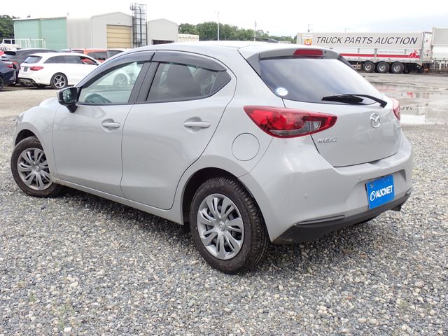 MAZDA2