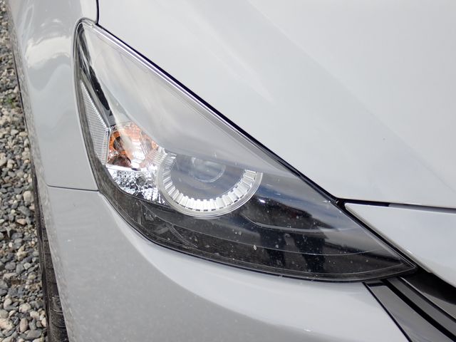 MAZDA2