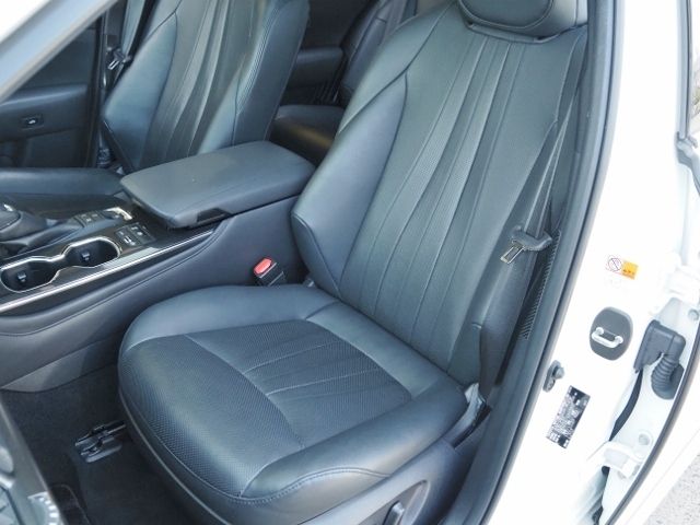 CROWN sedan hybrid