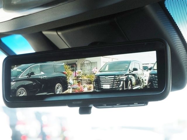 CROWN sedan hybrid