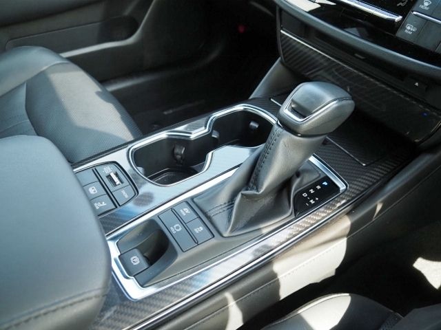 CROWN sedan hybrid