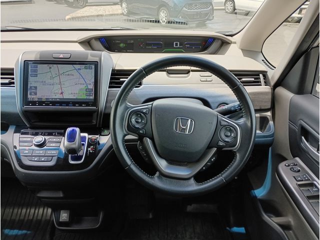 FREED HYBRID 4WD