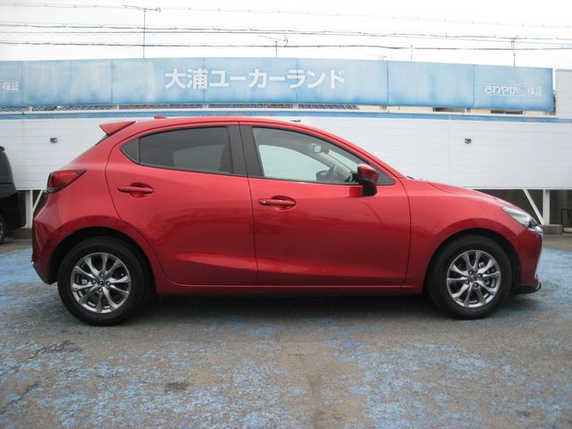 MAZDA2