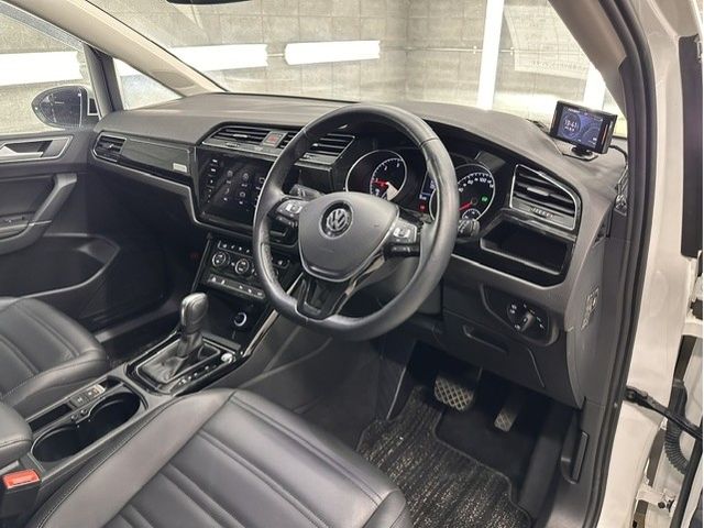 VOLKSWAGEN GOLF TOURAN