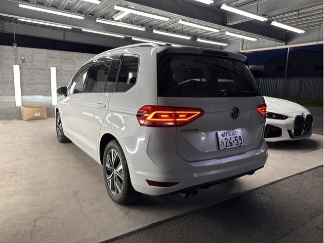 VOLKSWAGEN GOLF TOURAN