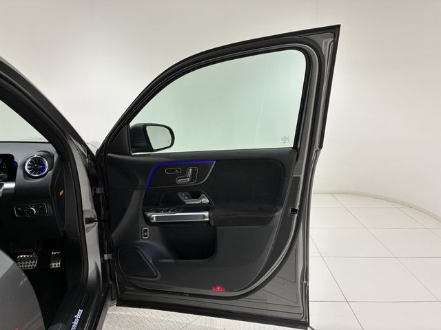 MERCEDES BENZ GLB
