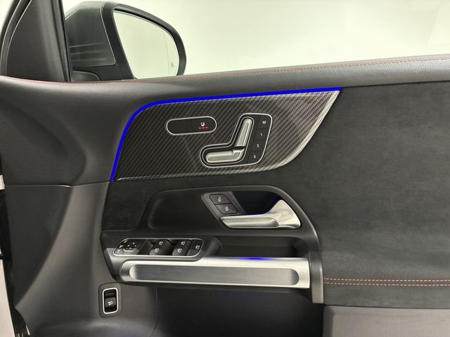 MERCEDES BENZ GLB