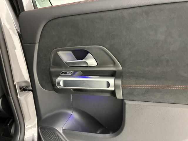 MERCEDES BENZ GLB