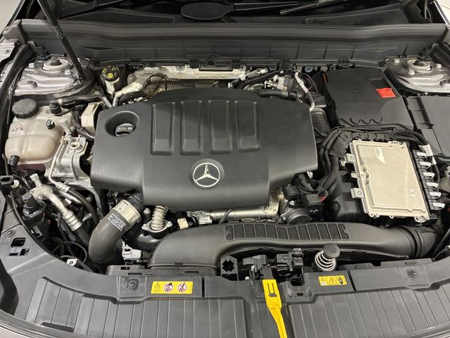 MERCEDES BENZ GLB