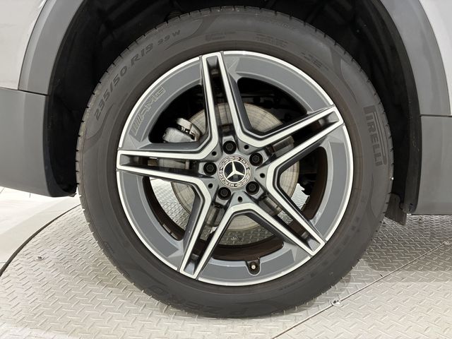 MERCEDES BENZ GLB