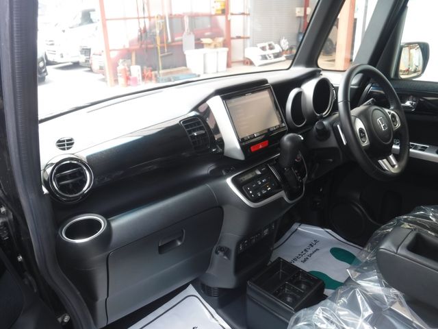 N BOX CUSTOM