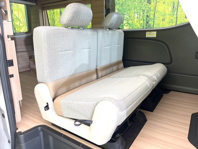 CARAVAN van 2WD