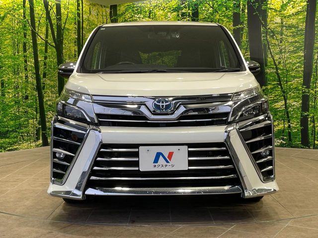 VOXY HYBRID
