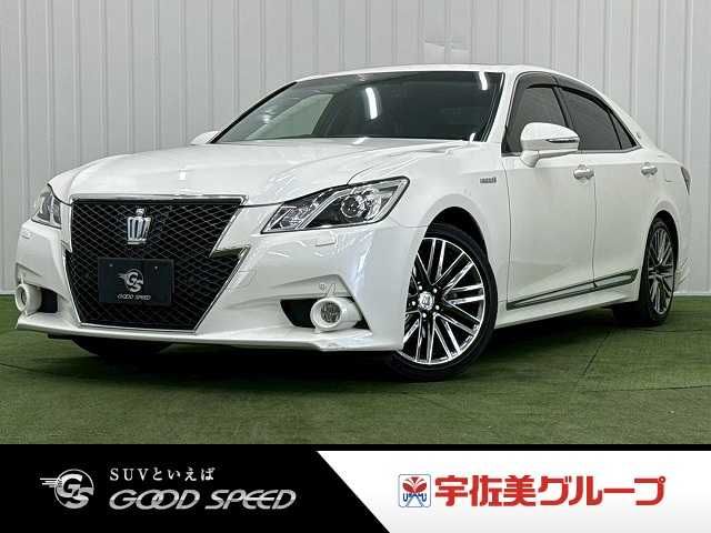 CROWN sedan hybrid