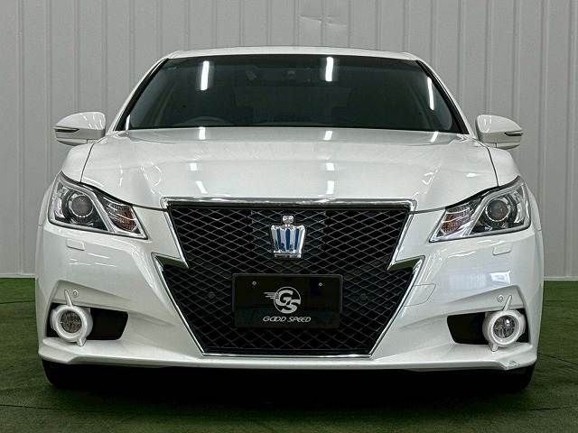 CROWN sedan hybrid